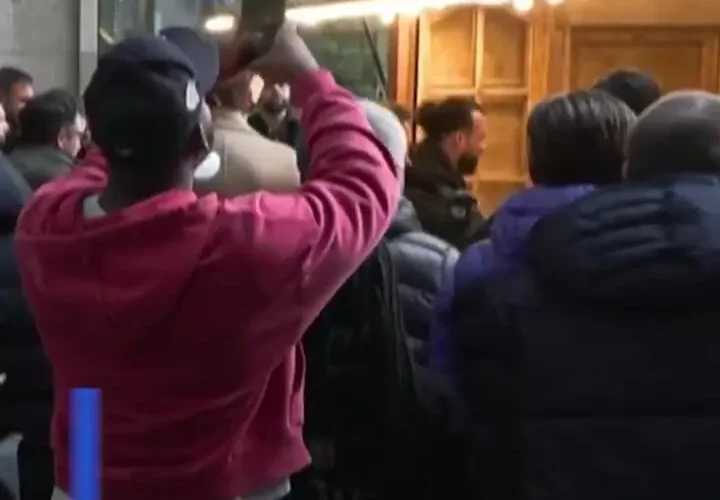 ربات انسان نما پاپ کورن می فروشد