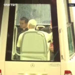 رقص سنتی لبنانی در زیر باران سیل آسا برای استقبال از پاپ