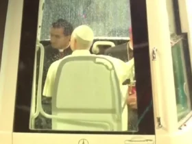 رقص سنتی لبنانی در زیر باران سیل آسا برای استقبال از پاپ 9 رقص سنتی لبنانی در زیر باران سیل آسا برای استقبال از پاپ