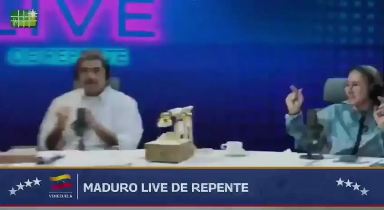 رقص و شادی مادورو در برنامه زنده