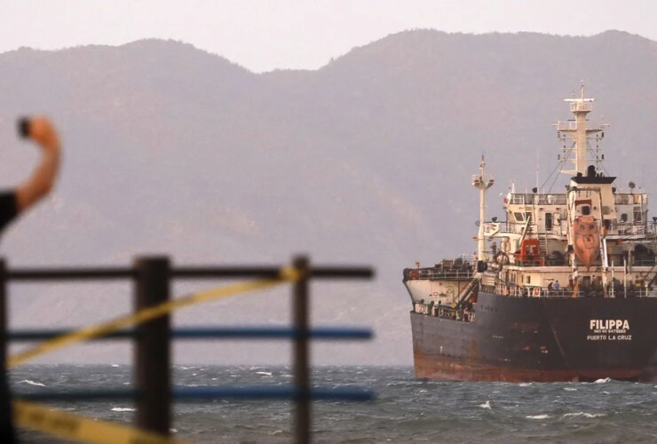 رویترز مدعی شد: آمریکا در حال آماده شدن برای معامله با نفتکش های ونزوئلا و ایران است