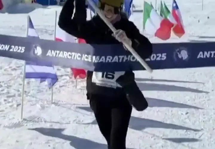 زنی با برنده شدن در ماراتن قطب جنوب تاریخ ساز شد