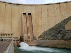 سد زاینده رود در پایین ترین سطح تاریخ خود قرار دارد 7 سد زاینده رود در پایین ترین سطح تاریخ خود قرار دارد