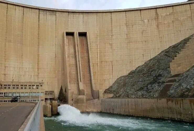 سد زاینده رود در پایین ترین سطح تاریخ خود قرار دارد