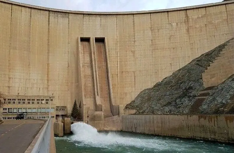 سد زاینده رود در پایین ترین سطح تاریخ خود قرار دارد