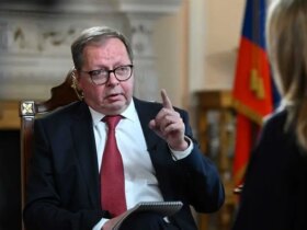 سفیر روسیه در لندن: کی یف باید به جای اعتراض به توافقنامه صلح، تسلیم شدن را در نظر بگیرد 9 سفیر روسیه در لندن: کی یف باید به جای اعتراض به توافقنامه صلح، تسلیم شدن را در نظر بگیرد