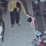 سورپرایز شیرین کودک هنگام پوشیدن کفش