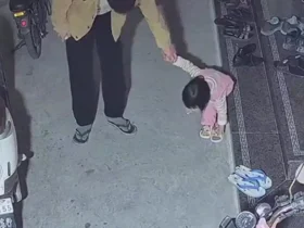 سورپرایز شیرین کودک هنگام پوشیدن کفش 8 سورپرایز شیرین کودک هنگام پوشیدن کفش