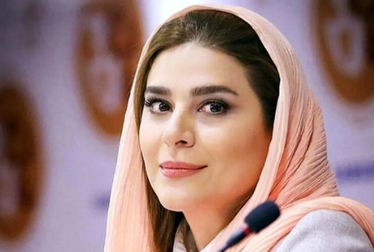 شب یلدا 1404: سحر دولتشاهی و عکسی عجیب و پر از خنده خاص 30 شب یلدا 1404: سحر دولتشاهی و عکسی عجیب و پر از خنده خاص