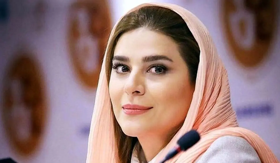 شب یلدا 1404: سحر دولتشاهی و عکسی عجیب و پر از خنده خاص 1 شب یلدا 1404: سحر دولتشاهی و عکسی عجیب و پر از خنده خاص