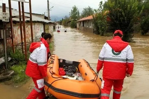 صدها خودرو در 5 استان گرفتار سیل، سیل و طوفان برف شدند. 24 صدها خودرو در 5 استان گرفتار سیل، سیل و طوفان برف شدند.