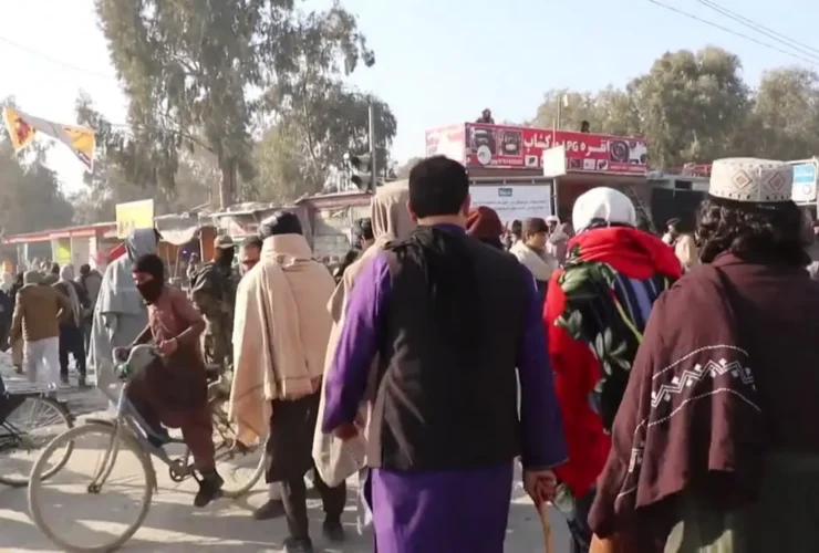 طالبان از افغان ها دعوت می کند تا اعدام این مرد را در ملاء عام تماشا کنند 32 طالبان از افغان ها دعوت می کند تا اعدام این مرد را در ملاء عام تماشا کنند