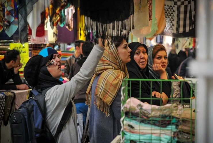 «طبقه متوسط» لوکوموتیو توسعه کشور است/ خرابش کردند، حالا برای فقرا اشک تمساح می‌ریزند.