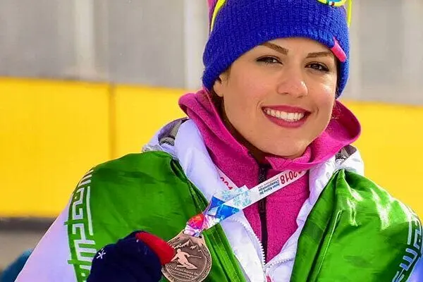 عاطفه احمدی کیست؟/ ماجرای بازگرداندن جنجالی