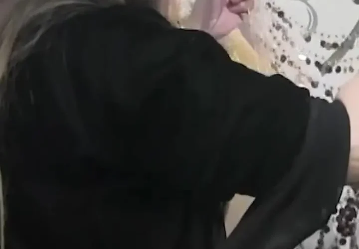 عروسی طلایی در ترکیه; عروس زیر وزن کیلوهای طلا تحمل نکرد!