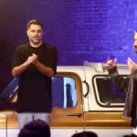 علی ضیا آمده بود جایزه بدهد، هم خودش و هم دوستش سرخ شده بودند!