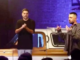 علی ضیا آمده بود جایزه بدهد، هم خودش و هم دوستش سرخ شده بودند! 14 علی ضیا آمده بود جایزه بدهد، هم خودش و هم دوستش سرخ شده بودند!