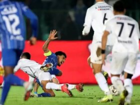 علیرضا فغانی پنالتی استقلال را رد کرد! 9 علیرضا فغانی پنالتی استقلال را رد کرد!