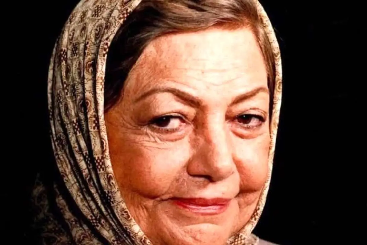 (عکس) حمیده خیرآبادی، 37 ساله، پشت صحنه تئاتر، 1340