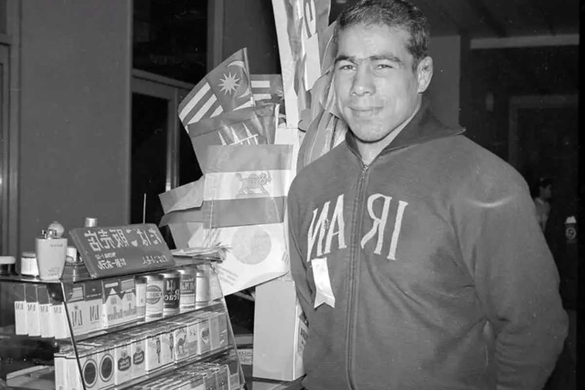 (عکس) غلامرضا تختی در کربلا ۱۳۳۳