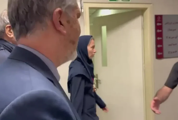 عیادت مسعود بیزیکیان از رضا امیرخانی و تشکر از خانواده وی بابت رعایت پروتکل های درمانی