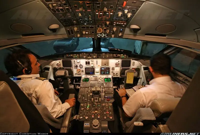 فوکر 100; جت دهه 80 که ستون پروازهای داخلی ایران شد 4 فوکر 100