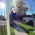 لحظه انفجار گاز در خانه ای در کالیفرنیا