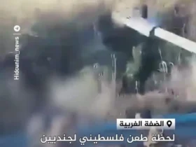 لحظه ای که یک فلسطینی به دو سرباز اسرائیلی چاقو زد