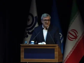 ما در سنگر تولید داخلی پاسخ استکبار جهانی را می دهیم