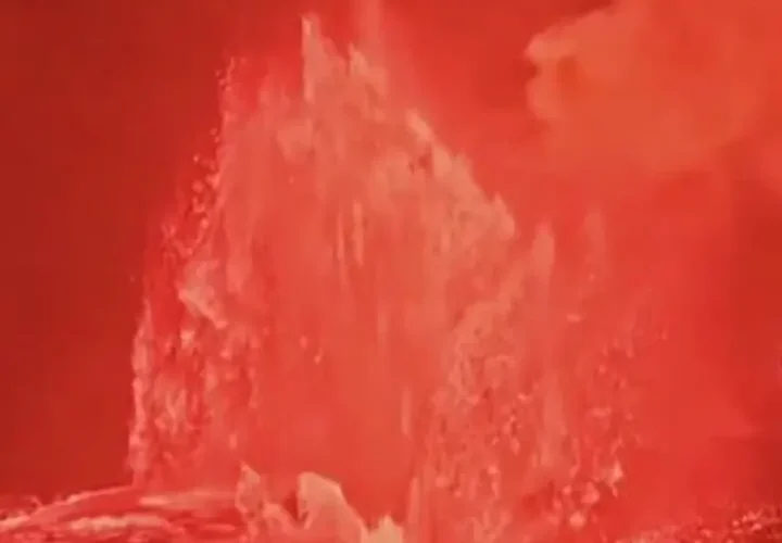 ماجراجویی خطرناک بدون تجهیزات ایمنی در کنار گدازه های آتشفشان هاوایی