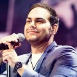 ماجرای معاشقه جنجالی سیامک عباسی در اجرای زنده