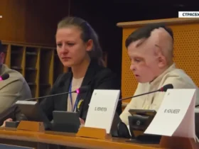 مترجم هنگام ترجمه سخنان کودک اوکراینی اشک ریخت 8 مترجم هنگام ترجمه سخنان کودک اوکراینی اشک ریخت