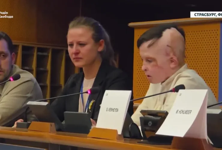 مترجم هنگام ترجمه سخنان کودک اوکراینی اشک ریخت