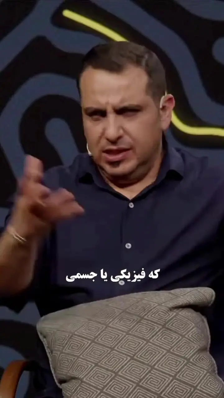 محمد لوکمانیان توضیح می دهد که در تصادف با نیسان نابینا شده است 1 محمد لوکمانیان توضیح می دهد که در تصادف با نیسان نابینا شده است