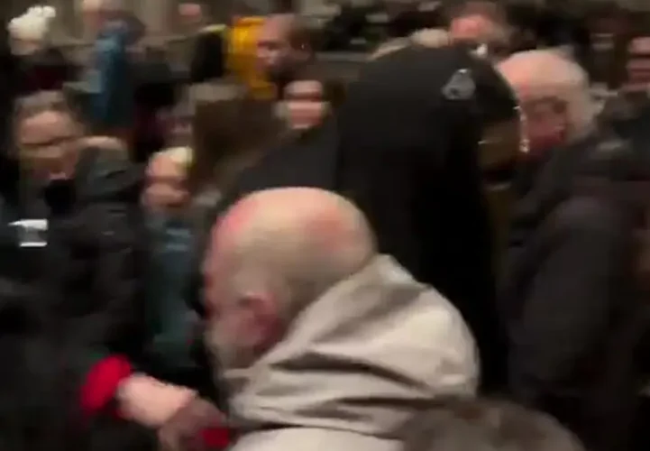 مرد مرموز در جشن کریسمس تصادف کرد