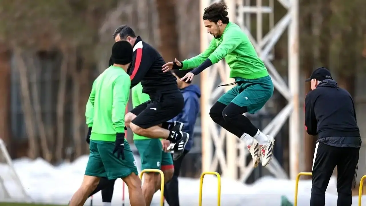 مصدومیت «2+1» از ناحیه دست عثمر؛ وضعیت پرسپولیس شبیه هوای تهران است! 1 مصدومیت «2+1» از ناحیه دست عثمر؛ وضعیت پرسپولیس شبیه هوای تهران است!