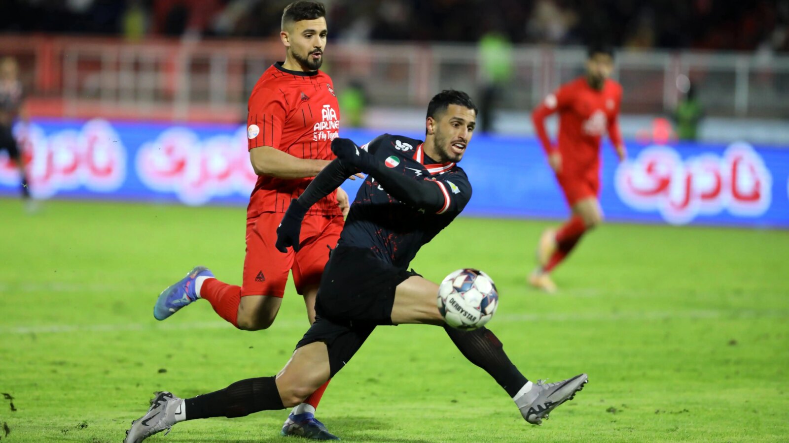 من در بهانه ها گم شده ام. علی علیپور را ندیدی؟