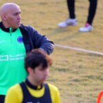 منصوریان در تلاش است تا نظر دو دوست ایرانی خود را جلب کند. دانشجو یک هافبک استقلالی و یک مهاجم پرسپولیس دارد؟