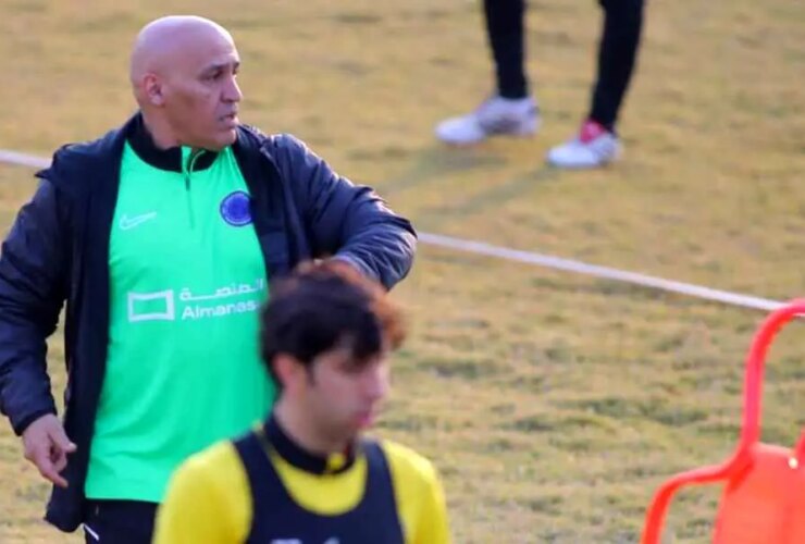 منصوریان در تلاش است تا نظر دو دوست ایرانی خود را جلب کند. دانشجو یک هافبک استقلالی و یک مهاجم پرسپولیس دارد؟