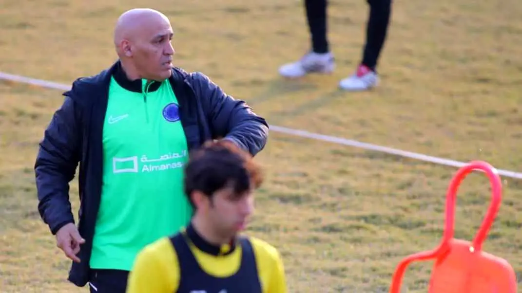 منصوریان در تلاش است تا نظر دو دوست ایرانی خود را جلب کند. دانشجو یک هافبک استقلالی و یک مهاجم پرسپولیس دارد؟