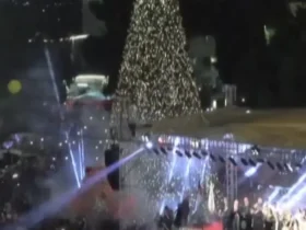 نورافشانی درخت کریسمس در بیت لحم پس از جنگ دو ساله غزه 12 نورافشانی درخت کریسمس در بیت لحم پس از جنگ دو ساله غزه