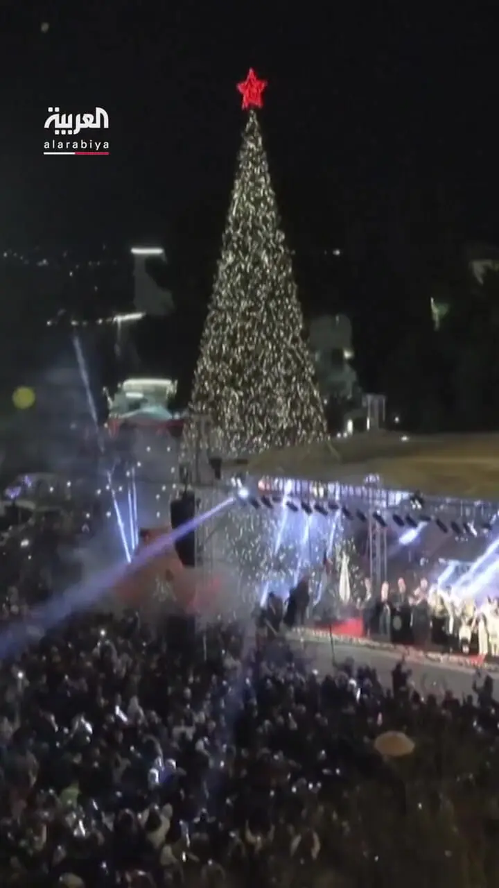 نورافشانی درخت کریسمس در بیت لحم پس از جنگ دو ساله غزه 1 نورافشانی درخت کریسمس در بیت لحم پس از جنگ دو ساله غزه
