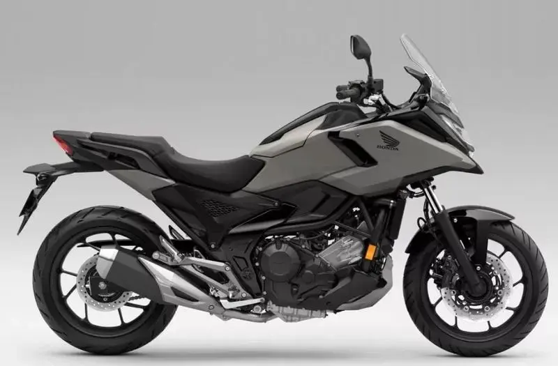 هوندا NC750X 2026 با فیس لیفت و رنگ خاکستری مات عرضه می شود 4 هوندا NC750X 2026