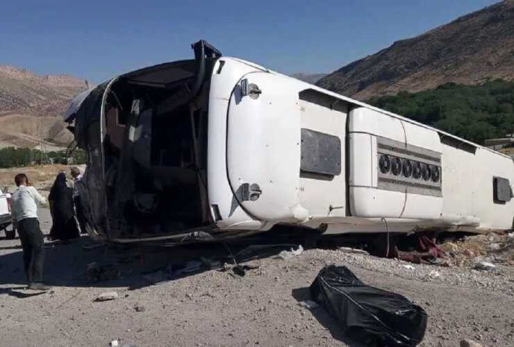 واژگونی اتوبوس در اتوبان تهران - کرج 4 مجروح شدند 12 واژگونی اتوبوس در اتوبان تهران - کرج 4 مجروح شدند