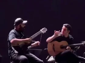 واکنش محسن یگانه به شکستن سیم گیتار در وسط کنسرت 9 واکنش محسن یگانه به شکستن سیم گیتار در وسط کنسرت