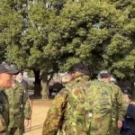 وزیر دفاع ژاپن نیروهای زبده را با کوله پشتی 40 کیلوگرمی آموزش می دهد