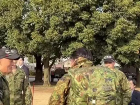 وزیر دفاع ژاپن نیروهای زبده را با کوله پشتی 40 کیلوگرمی آموزش می دهد