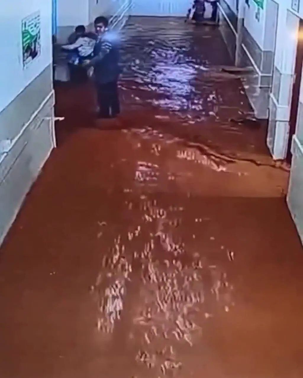 وقوع سیل در مدرسه ای در سلیمانیه 1 وقوع سیل در مدرسه ای در سلیمانیه