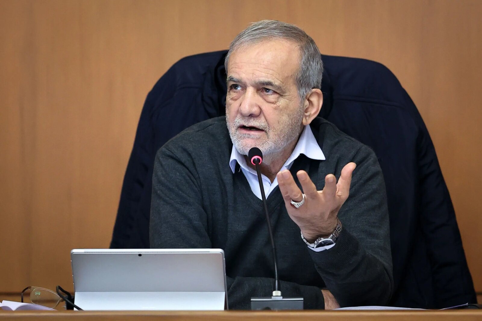 پزشکان: تضعیف داخلی در شرایط فشار خارجی آسیب جدی به کشور وارد می کند