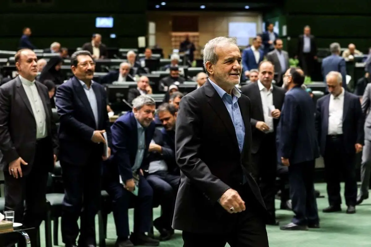 پزشکان و تیم اقتصادی دولت فردا به مجلس می روند